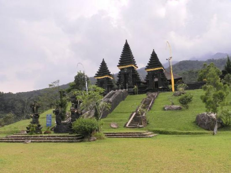 Puncak Sari Temple
